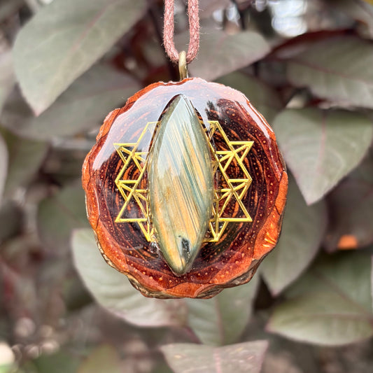 Labradorite Tetrahedron Gold