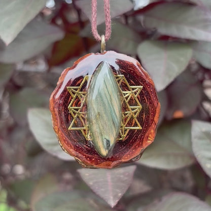 Labradorite Tetrahedron Gold